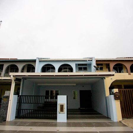 Hom2Rex Kuching Homestay Taman Timberland المظهر الخارجي الصورة